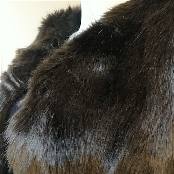 🌟3/3 Host Pick🌟 Brown Faux Fur Vest - Picture 2 of 3